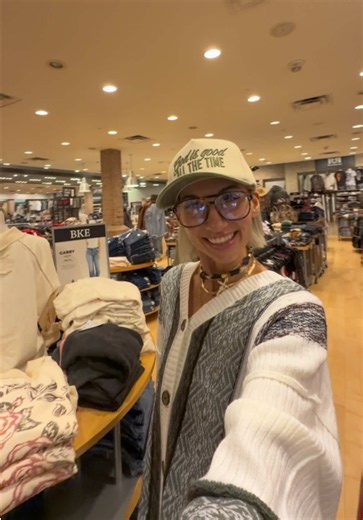 Buckle shopping haul: day in the life of a Buckle content creator