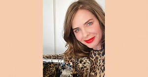 For this week’s Closet Confessions, Lucy and I take on animal prints. Don’t be afraid to go a little wild and layer prints on prints or experiment with colour combinations… yes, ladies and boys, even pink is perfect with leopard print. You can always start small by opting for animal print accessories with an otherwsie lowkey outfit – a leopard print bag always looks great with a classic navy coat… All makeup Trinny London. Shop the range here: https://trinny.co/shop-closet-confessions-neutrals-l