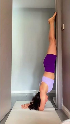 🤸 Learn Handstand Fast! Beginner-Friendly Yoga Challenge 💪 #Handstand #YogaForBeginners #Fitness