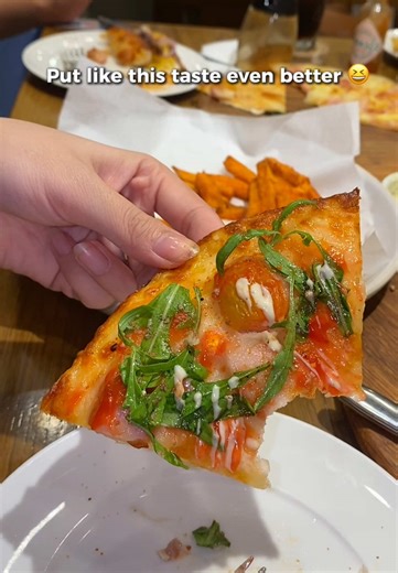 For more details about this promotions bong bong can check in their FB or TikTok page na 🙂‍↕️ 📍ហាង » Tokyo Cafe & Kitchen 📍 នៅផ្សារទំនើប Norolane ជាន់ទី3 #hubbayehh #food_m #norolane #pizza #chickenwings