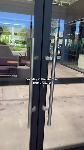 pov: day in the life of an R&D chemist🥼#dayinthelife #minivlog #beautytok #chemist #behindthescenes #formulation