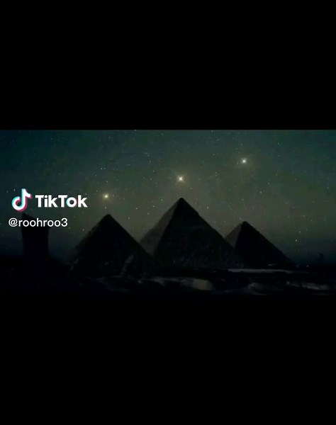 Astronomers found out that the Pyramids line up with 3 different stars that are in a perfect diagonal line. Crazy how they figured this stuff out in their time. #fyp #fypシ #xyzbca #astronomy #stars #alingment #pyramids #greatpyramid #creepy