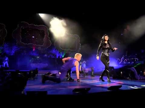 Katy Perry - E.T. - Live - Part of Me 3D