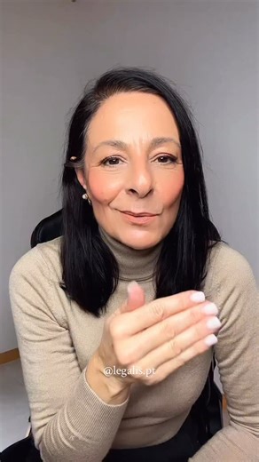 Rita Rocha | MENTORIA JURÍDICA on Instagram: "A escola não é obrigatória, a escolaridade é que é OBRIGATÓRIA🎯 Isto significa que o indivíduo NÃO PODE estar privado do acesso ao ensino Por isso tem de existir um projecto educativo que garanta o Direito à Educação e ao desenvolvimento saudável da criança ou jovem Em Portugal existem 3 modalidades de ensino: •Presencial •Doméstico •Individual E são os pais que decidem em EXCLUSIVO qual é a modalidade de ensino que querem para os filhos menores Nas