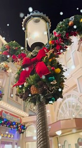 13K views · 97 reactions | ¡De la noche a la mañana, la magia vive en Walt Disney World! Mientras nos despedimos de Halloween, el espíritu navideño comienza a brillar ✨ ¿Quién está listo para la época más mágica del año? ➡️ | Disney World Latino | Facebook