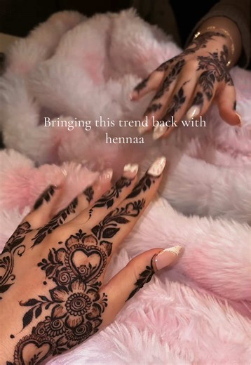 Reviving Summer Vibes with Henna Art