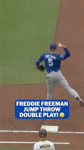 Freddie Freeman did a Derek Jeter jump throw off of first base to start a slick double play 😮‍💨