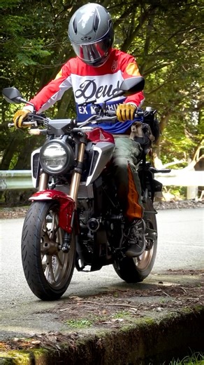 ソエジマックス on Instagram: "ホンダ CB125R めっちゃ楽しいバイク… it's so fun to ride! Honda CB125R 試乗動画はYouTubeチャンネルでご覧ください #バイク #motorcycle #モトブログ #オートバイ #cb125r #motovlog #ホンダ"