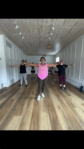 Who doesn’t love a good arm workout 💪🏽 #dance #armworkout #fitness