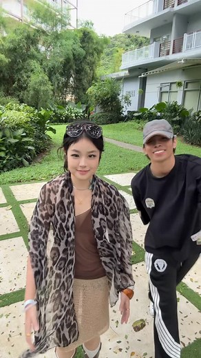 Bryle | Right foot up ⬆️ left foot slide ⬅️ | Instagram