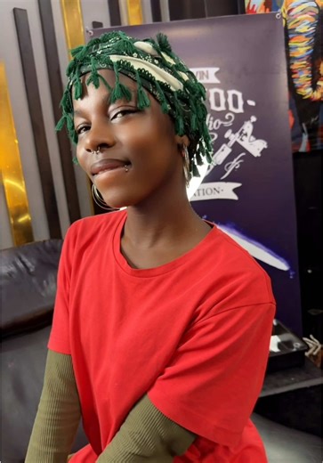 Temuja Samila: Nonya Sente y French Curls Braids