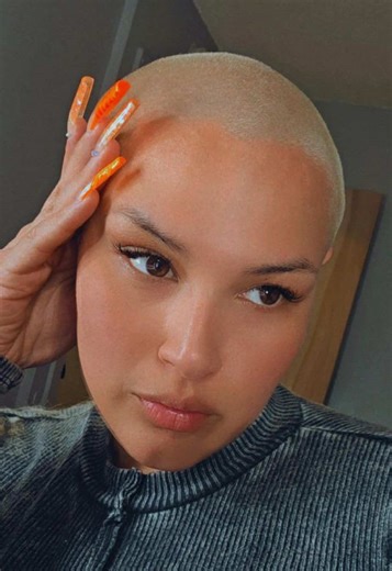 Transformación de Pixie a Buzz Cut