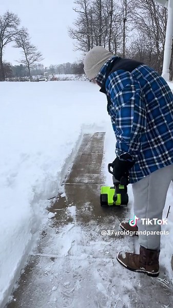 Amazing electric snow shovel by @STEELITE TOOL @Steelite_us_official #snowblower #electric #blackfriday #snowshovel #snow