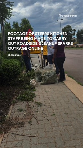 Footage of a man in Menlo Park, Pretoria, confronting a Steers manager for making kitchen staff conduct roadside cleanup has sparked outrage online. The man seen in the video expresses his belief that forcing kitchen staff to fulfil duties outside of their job descriptions is a form of abuse. The man then goes on to throw gardening tools into the street in an attempt to stop the cleanup from being continued. Steers South Africa has responded online, saying that they view the treatment of the kit