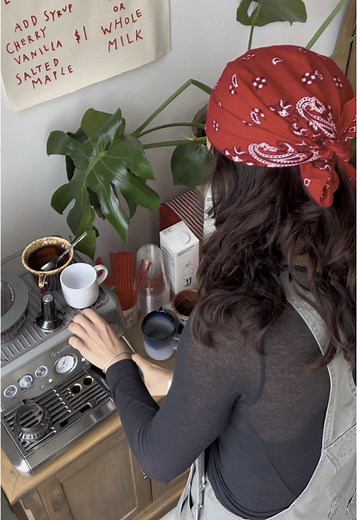 cowgirl coffee at the @kissing cowboys vintage studio ⭐️ see you sunday #wlw #lgbtq