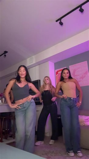 BID NIGHTTT @n🥝elani @chloe behen #rushtok #aphi #fyp #usc #zaralarsson