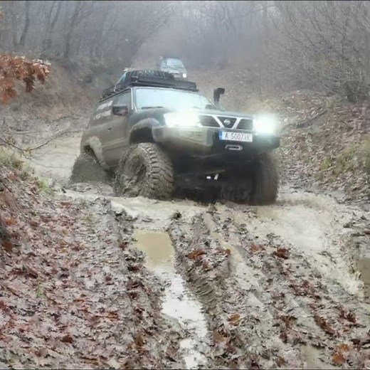 Nissan Patrol Y61 on 40s in Hard Off road Action