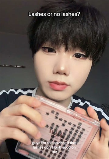 Choosing Between Lashes or No Lashes