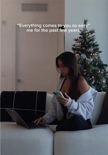 if you’re new here… Hii I’m Naya ! I show (only) women how to build long-term income through their laptop. (Without building a business, posting on social media or climbing the corporate ladder.) By teaching them step by step on how to get into remote closing, where you can make 10k/month by partnering with a creator/business that you find conviction in and sell their products to their audience. We don’t only train you on proven sales frameworks, but we also place you on a vetted positions, whil