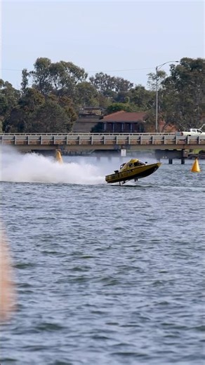 Turn It Up at Yarrawonga Powerboat Spectacular