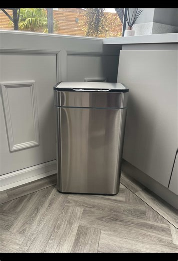 ⭐️ Unbox our new bin with us⭐️ We are definitely giving our office kitchen an upgrade with this fabulous 60ltr Ozone Sensor Bin from @towerhousewares and we have to say that we absolutely love it 😍 It’s going to be such a sleek and stylish addition to our office kitchen 🤩 This NEW motion sensor 60ltr bin is the perfect solution for all busy homes. The bin features a “no-touch” lid function which is super easy and hygienic to use. There is also a removable lid which makes it so easy to change t