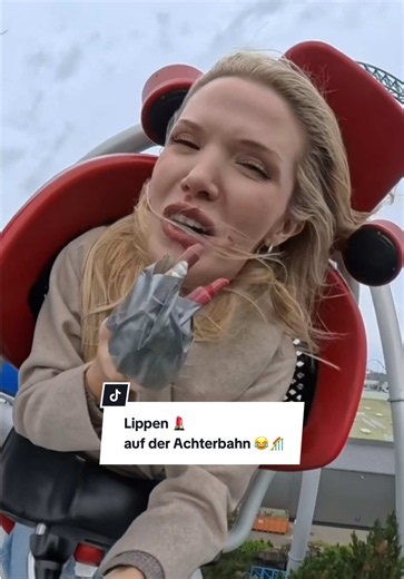Es war SO schwer 😭💄 hat @Paula Wolf 🐺 oder ich die Challenge besser gemacht? 😍😂 📍@Europa-Park Resort auf der Blue Fire🎢