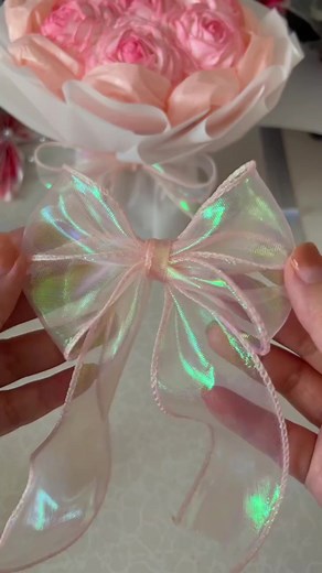29K views · 112 reactions | how to make a gift bow  #florist #flowerarrangement #floraldesign #bouquetwrapping #giftwrapping | FloralSupplies.com | Facebook