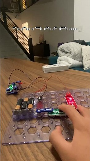 #inspiration #snapcircuits #morsecode #kidstoy I remade the telegraph using Snap Circuits