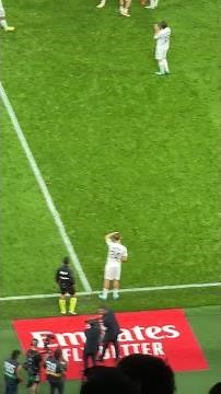 ¡El BERNABÉU despide así a ALABA! Precioso homenaje del REAL MADRID