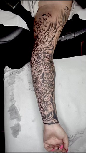 ✨ Derrière chaque tatouage, il y a une histoire ✨ Océane a affronté plus de 12h d’encre en seulement 2 séances… une force, une détermination, une vraie warrior. Ce bras complet, c’est plus qu’un tattoo : c’est un symbole de courage et de beauté éternelle 🖤🌹 #tatouage #armtattoo #tatoueurfrance #studio70 #inked #inkedtattoo | Studio 70