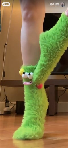 5K views · 33 reactions | Ballet practice in my quirkiest socks 罹並 Dancing with a twist of fun and a dash of uniqueness! : xiaohongshu-园子姐姐 #Ballet #SocksStyle #FunBalletPractice #DanceWithSocks #UniqueDanceMoments | Fantastic China | Facebook