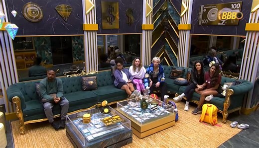 Mais cedo, Gabi comentou com a Ana que queria ter guardado o ovo de Páscoa para dar à irmã mais nova, mas acabou comendo. Ao ouvir isso, Ana Paula, com todo carinho, correu para separar o dela e entregar depois da eliminação. 🥹💛 #TeamRenault #BBB26