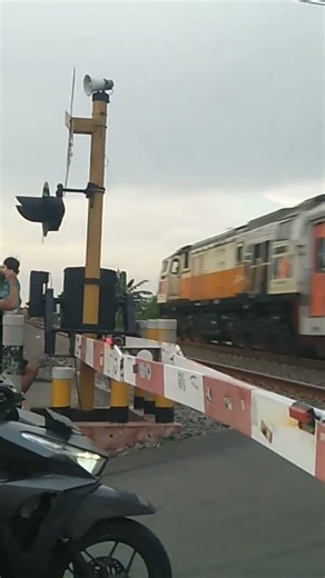 Maaf Admin Telat upload lagi 🗿 #keretaapi #keretaapiindonesi #keretaapilogistik #fvpシ #train #kai