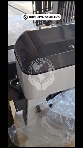 Adonan lembut, hasil sempurna! Mixer SINMAG SM 401 kapasitas 40L, hemat listrik cuma 750 watt. Dilengkapi 3 pengaduk: Spiral, Beater & Whip — siap olah semua jenis adonan 🍞🧁 Untuk informasi dan pemesanan lebih lanjut bisa menghubungi ☎ Sales 1 : 0818-0530-1060 ☎ Sales 2 : 0817-81-5060 Kunjungi Online Shop kami 👉 Tokopedia : Nusantara_mesin 👉 Shopee : nusantaramesinbali 👉 Shopee : duniamesin_nusantara 👉 TiktokShop : CV Bumi Jaya Gemilang 👉 Youtube : Bumi Jaya Gemilang #mixer #mixeradonan #