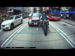 車CAM直擊 - DC突然衝前撞26，即刻落車沙冧，希望部26無乜大礙🥲