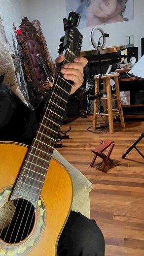 32 reactions | Tutoriales fáciles, lecciones de guitarra #angelfargas #guitarradeplata #golpes #arpeggios #guitartutorial #arpegios #requinto #lecciones #terceras | Angel A Fargas | Facebook