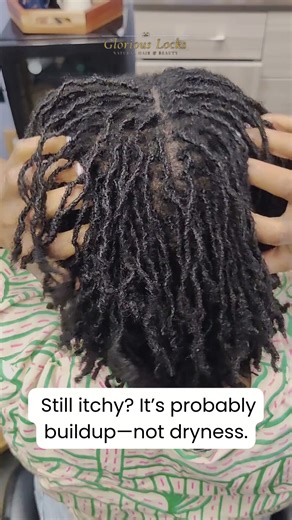 If your scalp itches or your locs feel heavy, buildup is usually the cause. Product residue, excess oil, sweat, and dirt sit on the scalp and trigger irritation. Adding more oil doesn’t help—it traps buildup and makes itching worse. A proper cleanse clears residue, calms the scalp, and restores balance so your locs feel light and healthy again. Clean care > more product. Save this for wash day and grab your scalp reset. Link in the bio. #BuildupFreeLocs #ScalpFirst #HealthyLocCare #CleanLocRouti