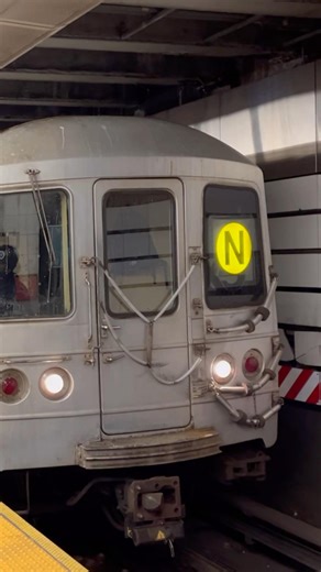 R46 (N) departing Lexington avenue- 63 street via the Q line! #mta #train #nycta #transit #r46