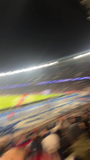 Respect aux deux équipes aujourd’hui 👏🔥 On est là pour le spectacle, et franchement vous nous régalez. Du jeu, de l’intensité, du cœur… c’est exactement pour ça qu’on aime le foot ❤️⚽ Que le meilleur gagne, mais merci à vous deux pour ce match et pour les émotions que vous nous faites vivre. Paris est debout, et le foot sort gagnant 💙❤️ #passion #virage #psg #foot #psgbayern