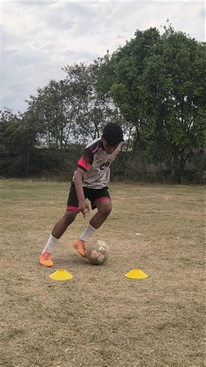 Dribbling like a Pro: Step-by-Step ⚽️#sonufootballskill19 #footballskillschallenge