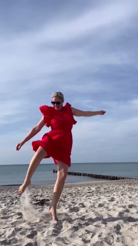 Ruth Moschner on Instagram: "🌊"