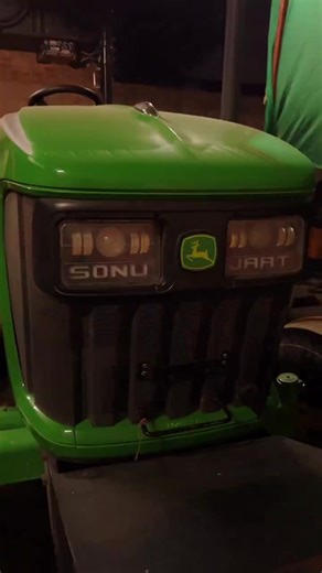 Funny Video of Pakistani Farmer with Indian Tractor