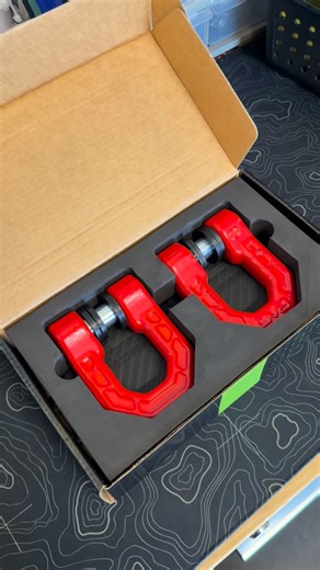 Ickdeep Singh on Instagram: "Got soaked getting some content for my new @dv8offroad Elite Series 3/4" D-Ring Shackles but it was worth it #influencerlife #doitforthecontent #drings"