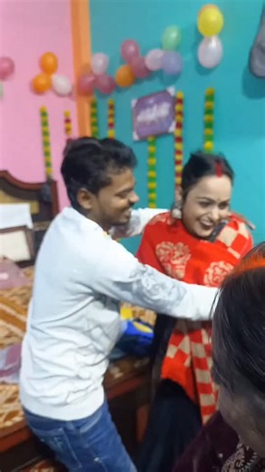 Mr VishnuRaj Fun on Instagram: "विष्णु राजरूप तारा भाभी के साथ गले मिल रहे हैं। #maltichauhandance #mrvishnurajfan #mrvishnurajfun #maltichauhankavideo"