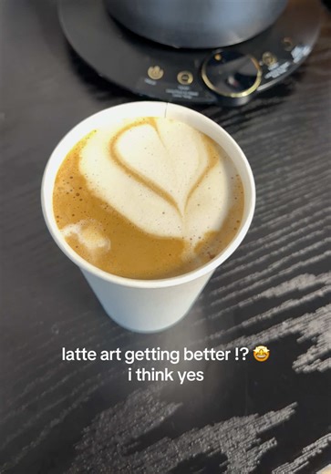 Hot lattes are for practicing latte art 🤌🏻✨☕️ #beginner #latteart #cafecito #latte #coffeetok