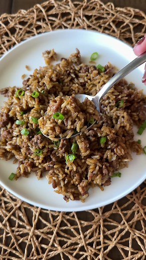 Easy Dirty Rice✨ RECIPE 👇 What You’ll Need: \t•\t1 lb ground beef \t•\t1 lb ground pork \t•\t1 onion, diced \t•\t1 green bell pepper, diced \t•\t3 tbsp minced garlic \t•\t1 tsp Brit’s Cookin’ Cajun Seasoning \t•\t1 tsp garlic powder \t•\t1 tsp cayenne pepper \t•\t1 tsp black pepper \t•\t1 tsp dried parsley \t•\t1 (10.5 oz) can cream of celery soup \t•\t1 (10.5 oz) can golden mushroom soup \t•\t2 (10.5 oz) cans French onion soup \t•\t4 cups uncooked white rice \t•\tGreen onions, for garnish \t•\