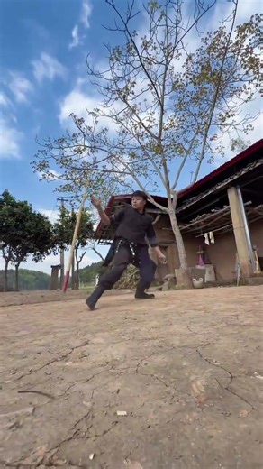 Ancient Kung Fu Master's Miraculous Breaks: Watch the Unbreakable Sticks