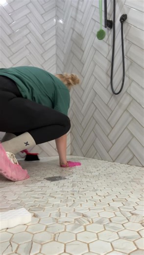 Everleigh and Co. Cleaning LLC (@everleighcocleanllc)’s videos with plug walk remix - julian