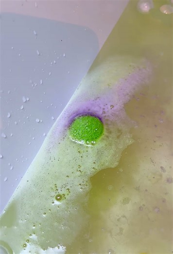 SUPRISE bath bombs!! Such a great kids gift idea!! #kidschristmasgifts #giftideas #tiktokshop #fyp #hoildayhaul