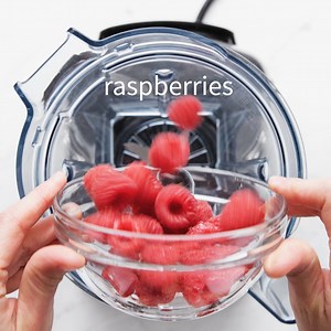 4K views · 39 reactions | Raspberry Vinaigrette is a quick & easy recipe that you can mix together in just 5 minutes. It tastes so much better than a bottle of store-bought dressing! https://detoxinista.com/raspberry-vinaigrette/ | The Detoxinista | Facebook